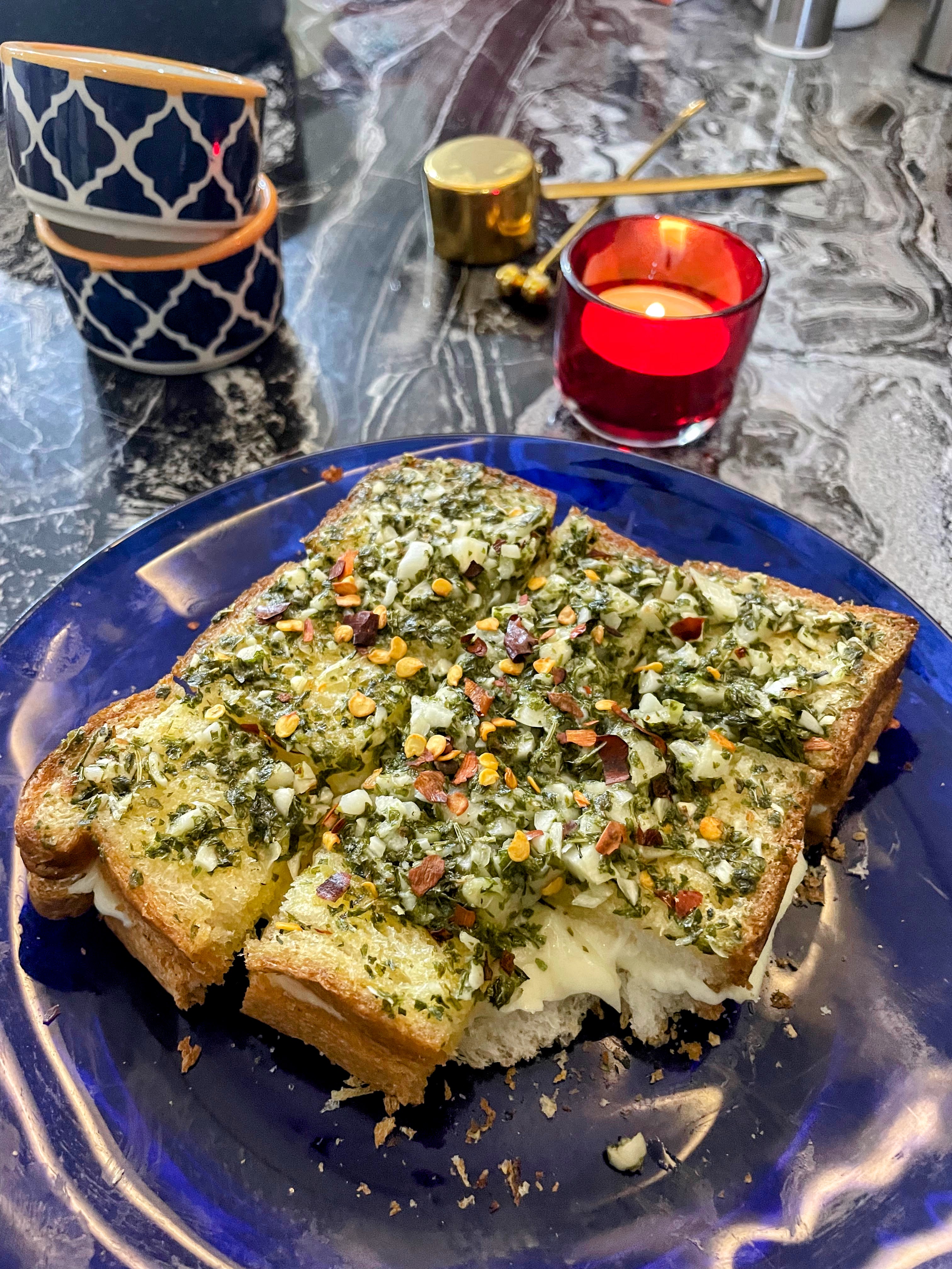Delicious Garlic Cheese Toast: Make It Now!